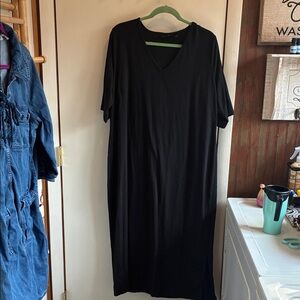 Classic Black V-Neck Midi Dress - Comfortable Everyday Style